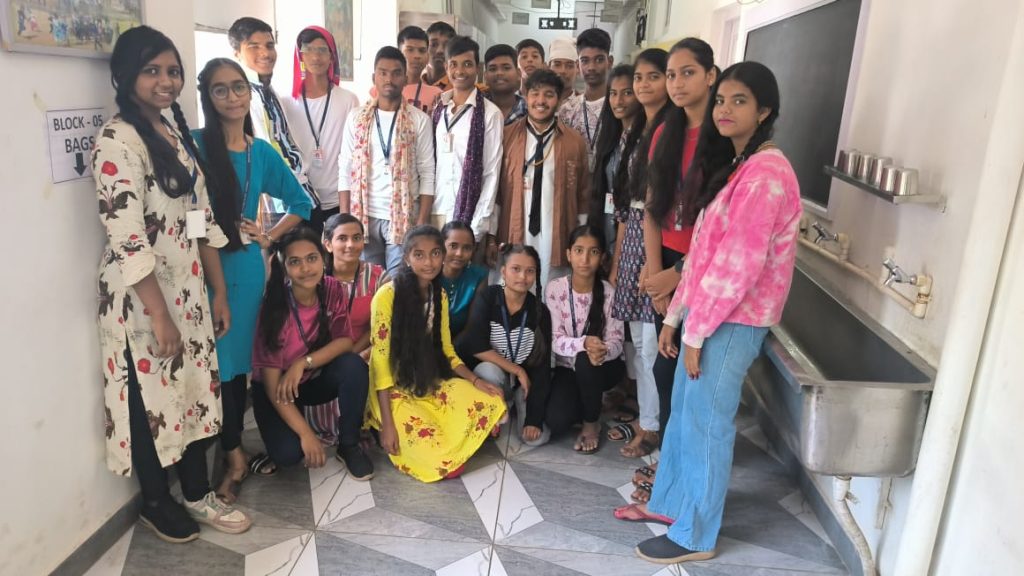 Art, Dance and Cultural Club of Prakash Degree College of Commerce and Science organised “Mismatch  day “ on 9th  March 2024  for students of Junior and Degree College, in college premises.