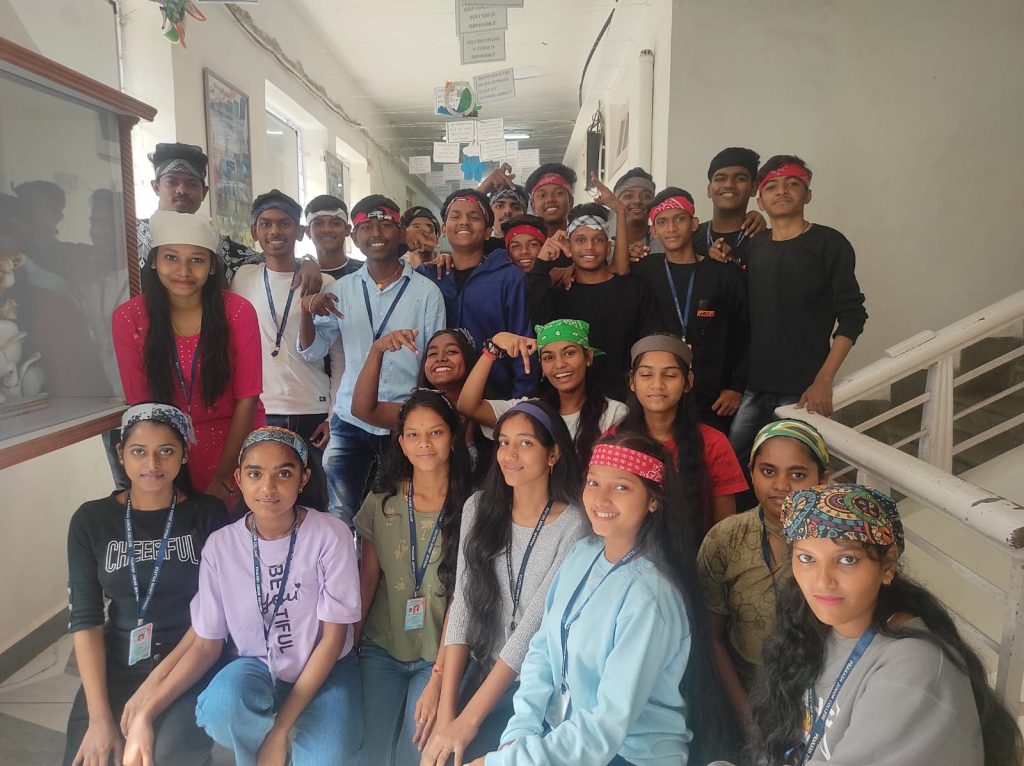 Prakash college of commerce and science celebrated 'Bandana Day' on Thursday 8th December 2022. Students wore bandanas of different colors and different styles to celebrate the day.