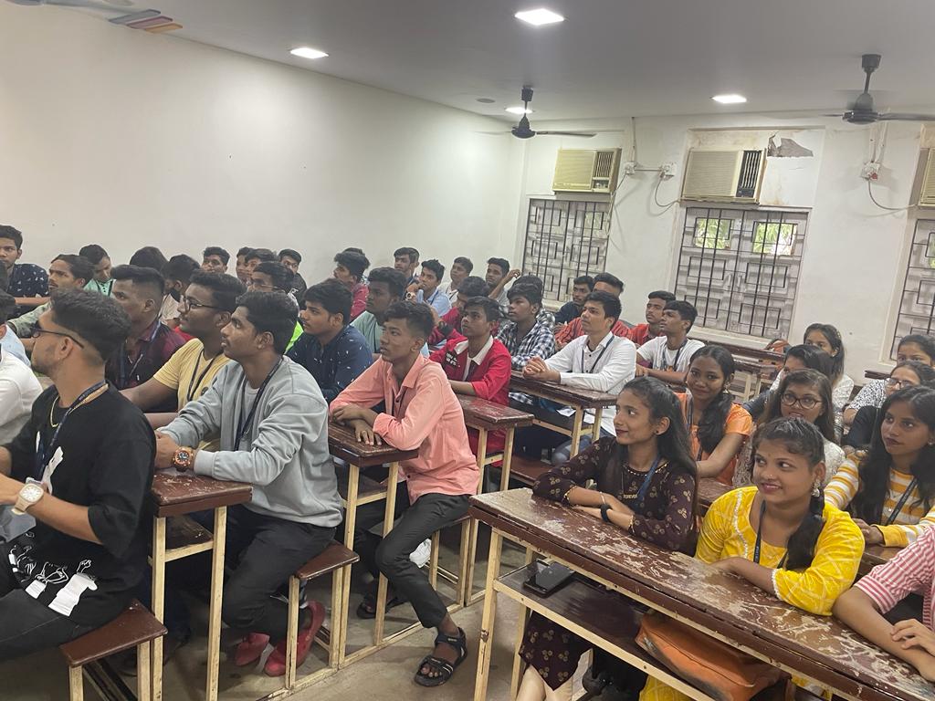 Curricular and IQ club of Prakash college of commerce and science organized ‘ Value education lecture’ on 22nd July,2022, Friday for the academic year 2022-2023.